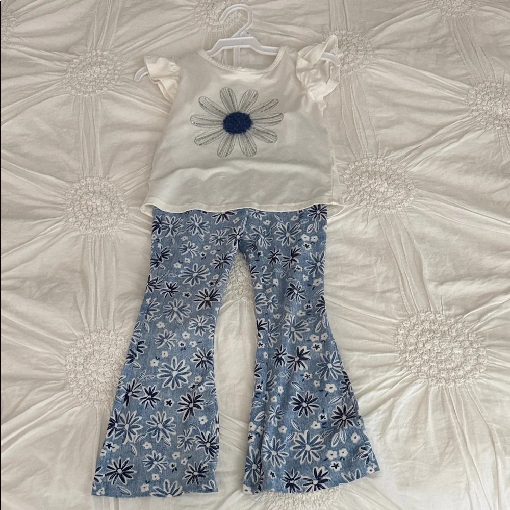 Lot of toddler sets - Picture 4 of 5